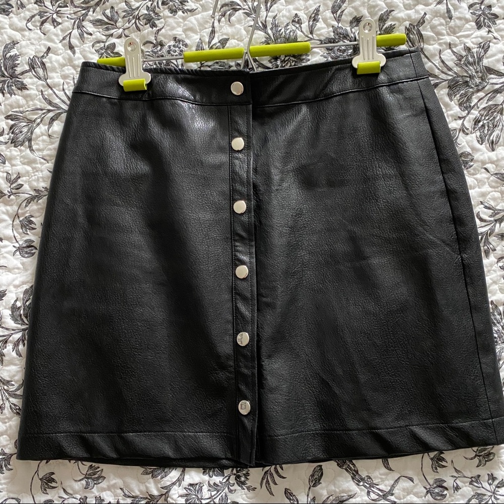 Black leather button up skirt - Size L